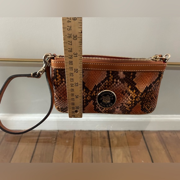 Dooney&Bourke snake print leather wristlet - Picture 5 of 5